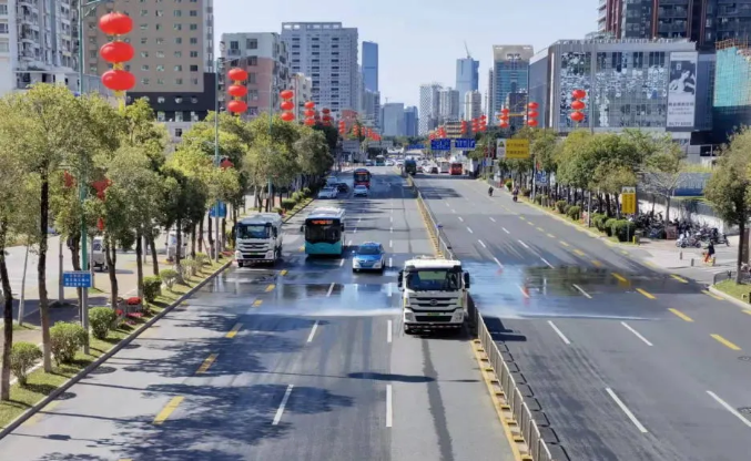 虎虎生威迎新春丨今年会环境环卫作业扮靓城市佳节新容颜